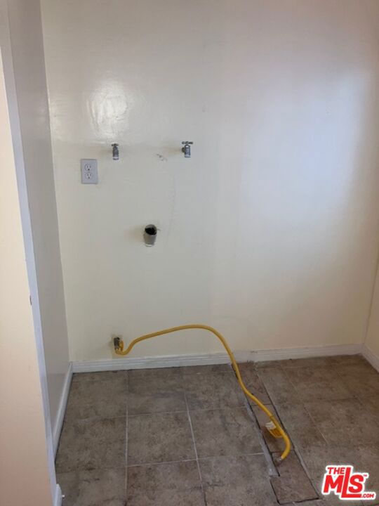 401 N Van Ness Avenue 3 Property Photo 9