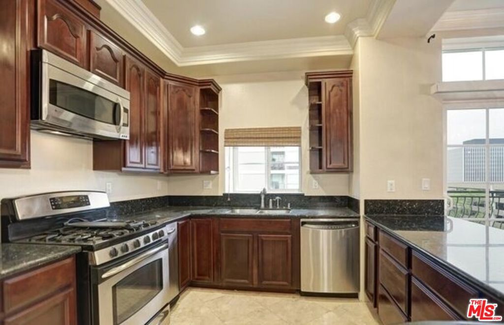 700 S Ardmore Avenue Ph1 Property Photo 2