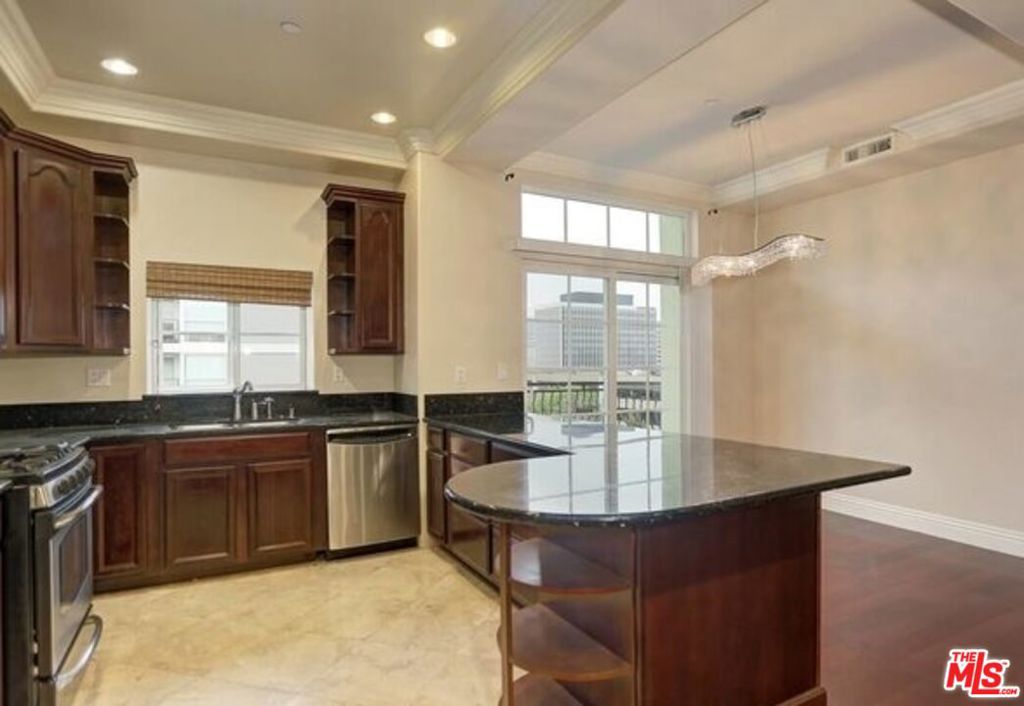 700 S Ardmore Avenue Ph1 Property Photo 3