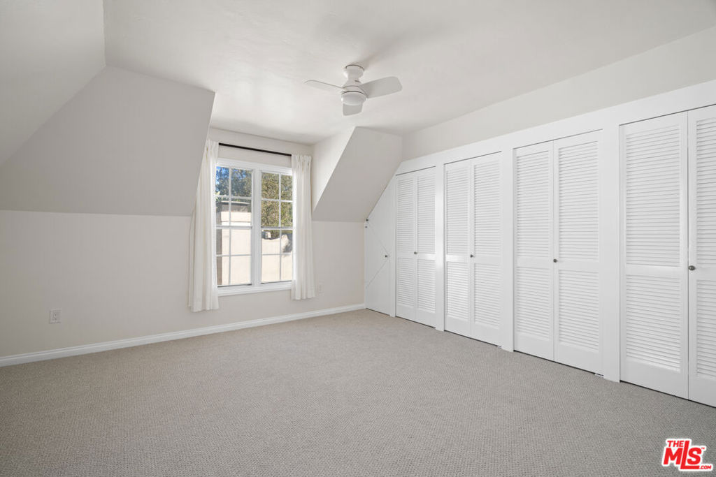 819 S Crestmoore Place Property Photo 25