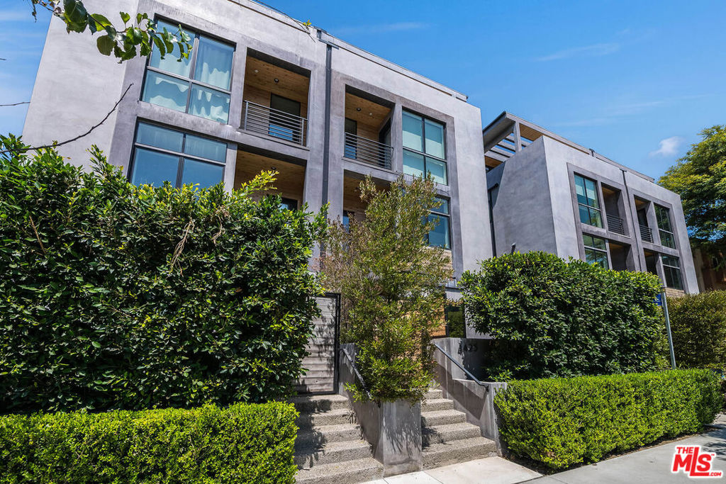 4425 Studio Place Property Photo 2