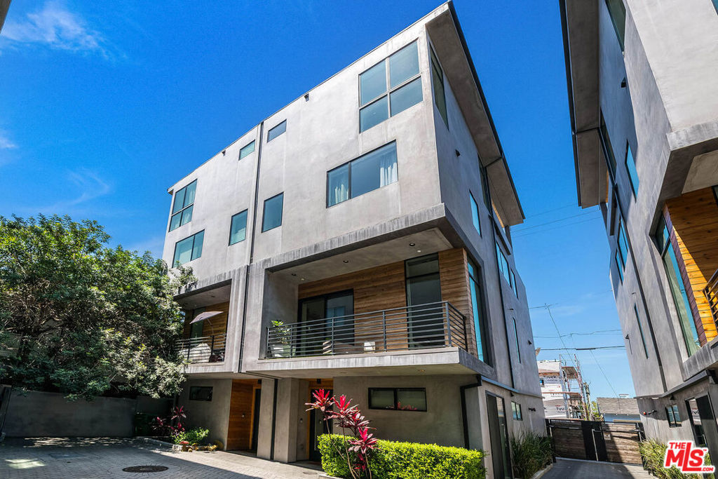 4425 Studio Place Property Photo 5
