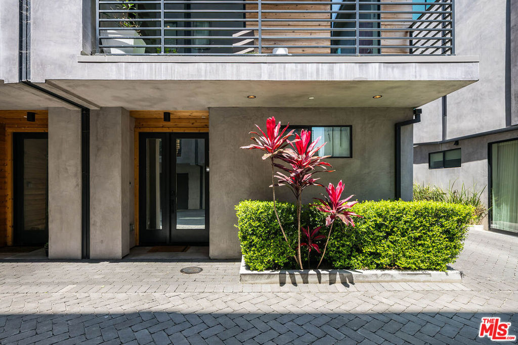 4425 Studio Place Property Photo 6