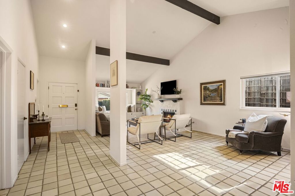 11139 Hortense Street Property Photo 6