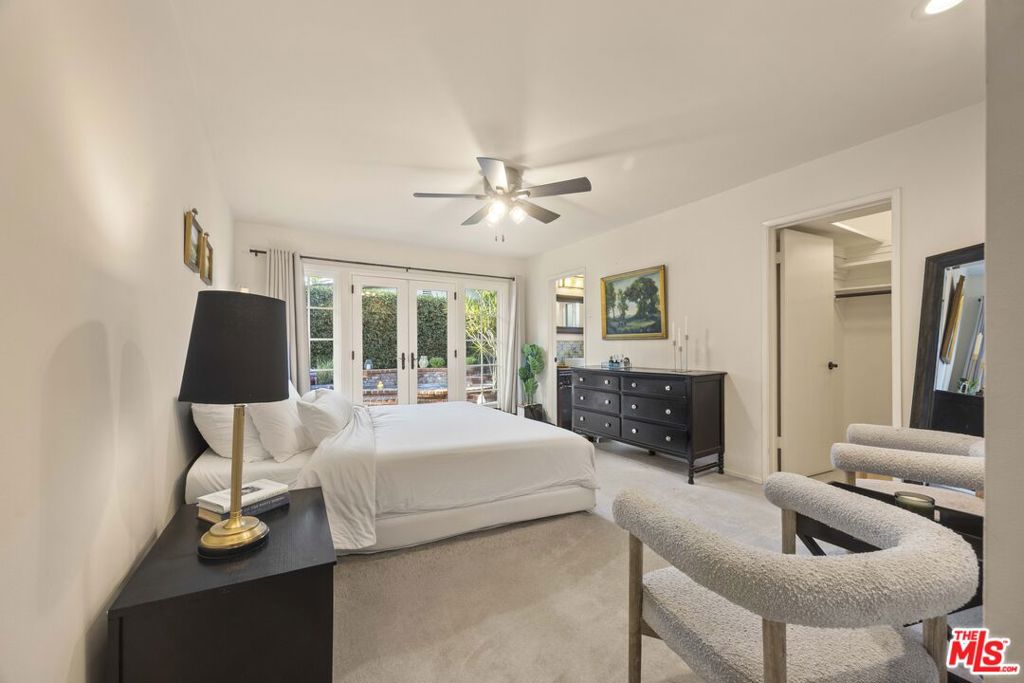 11139 Hortense Street Property Photo 14