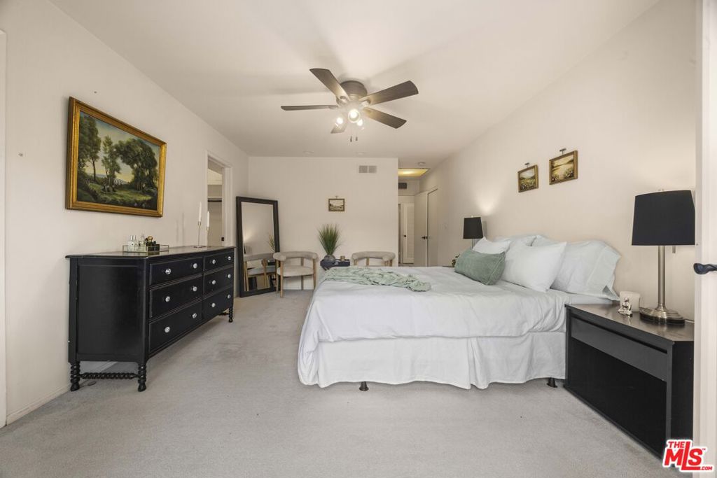 11139 Hortense Street Property Photo 15