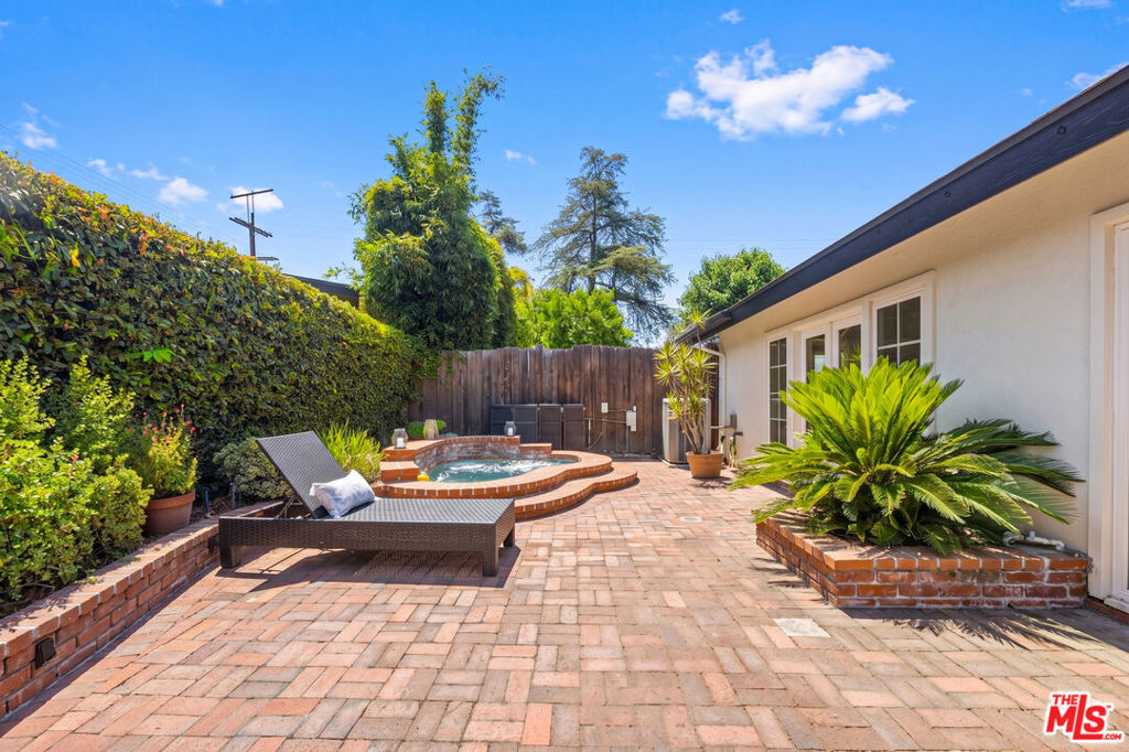 11139 Hortense Street Property Photo 18