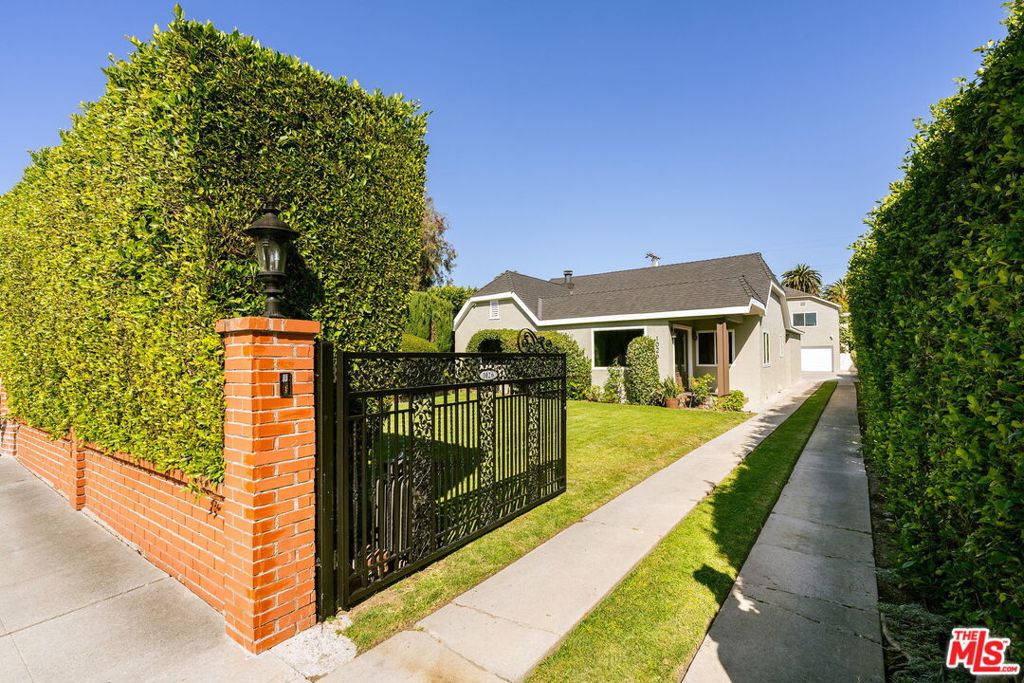 1026 S Windsor Boulevard Property Photo 2