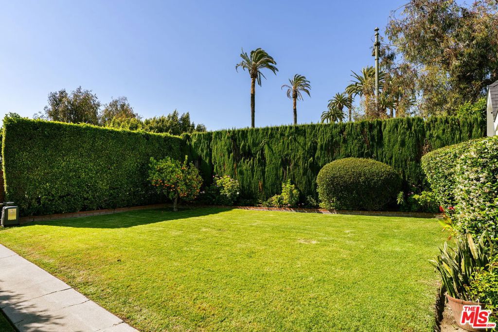 1026 S Windsor Boulevard Property Photo 3