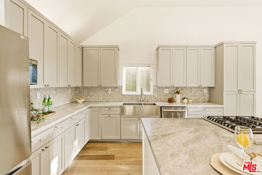 1026 S Windsor Boulevard Property Photo 19