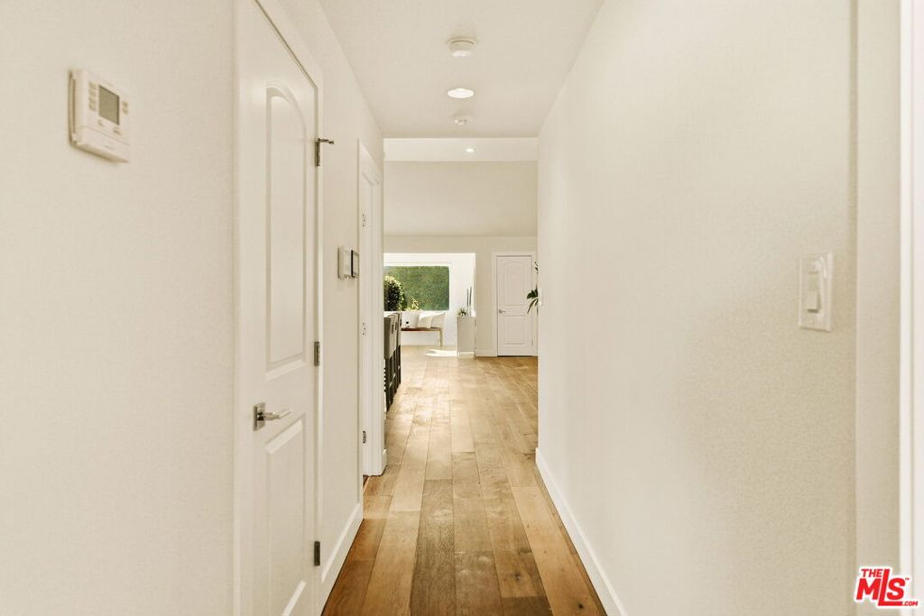 1026 S Windsor Boulevard Property Photo 27