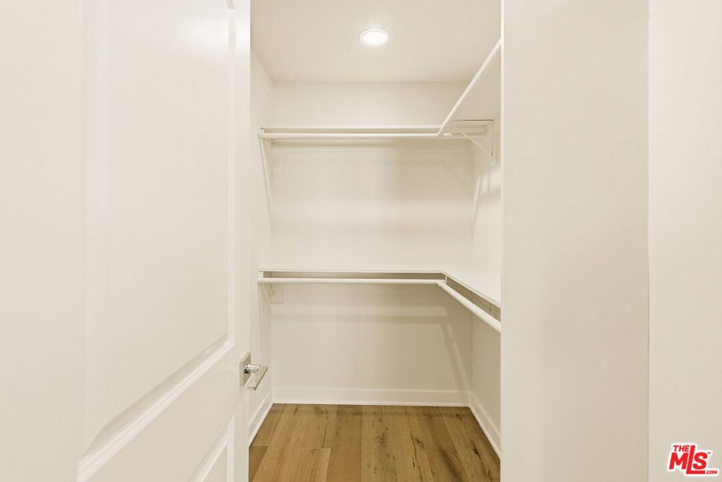 1026 S Windsor Boulevard Property Photo 31