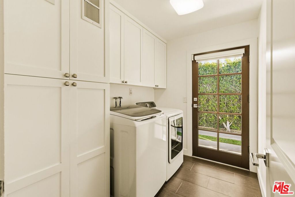 1026 S Windsor Boulevard Property Photo 49
