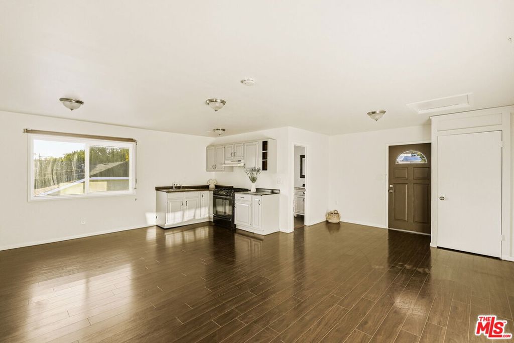 1026 S Windsor Boulevard Property Photo 54