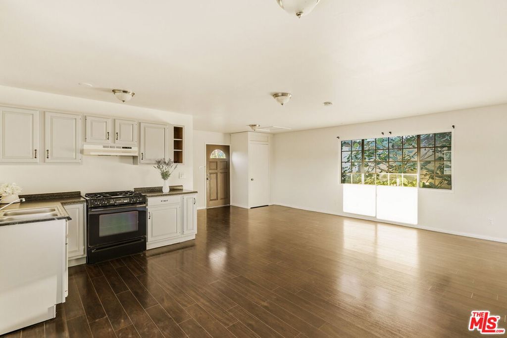 1026 S Windsor Boulevard Property Photo 55