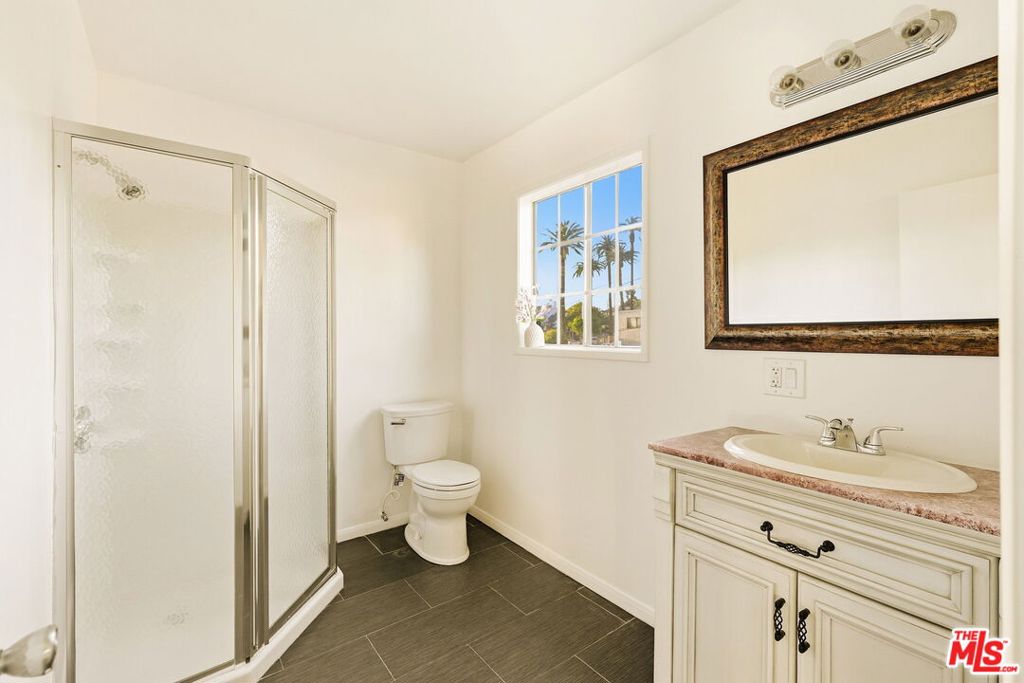 1026 S Windsor Boulevard Property Photo 56