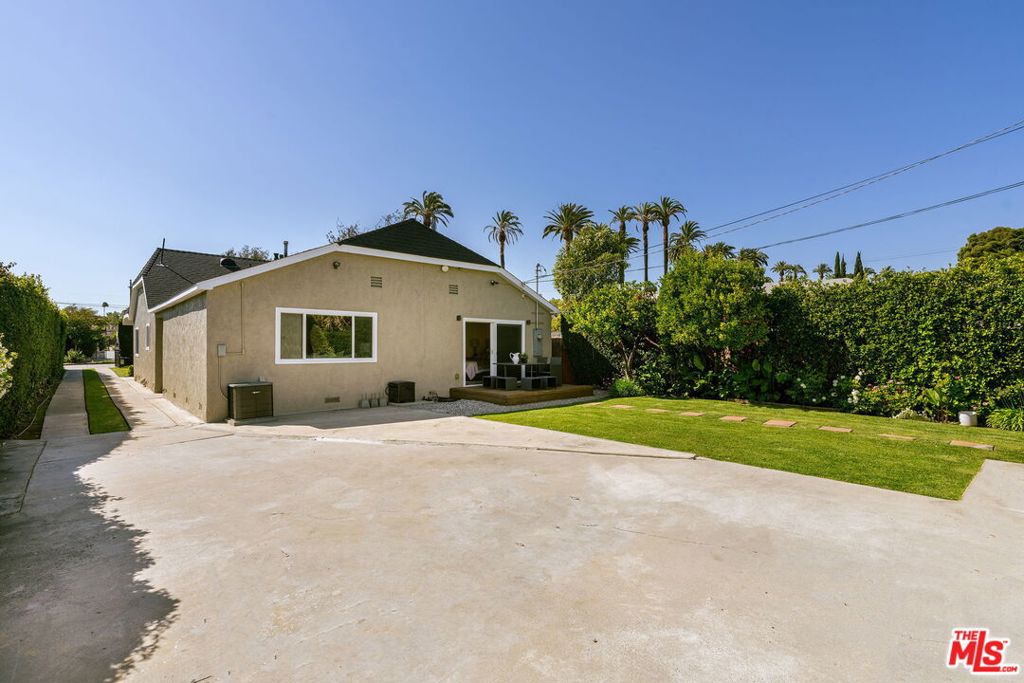 1026 S Windsor Boulevard Property Photo 70