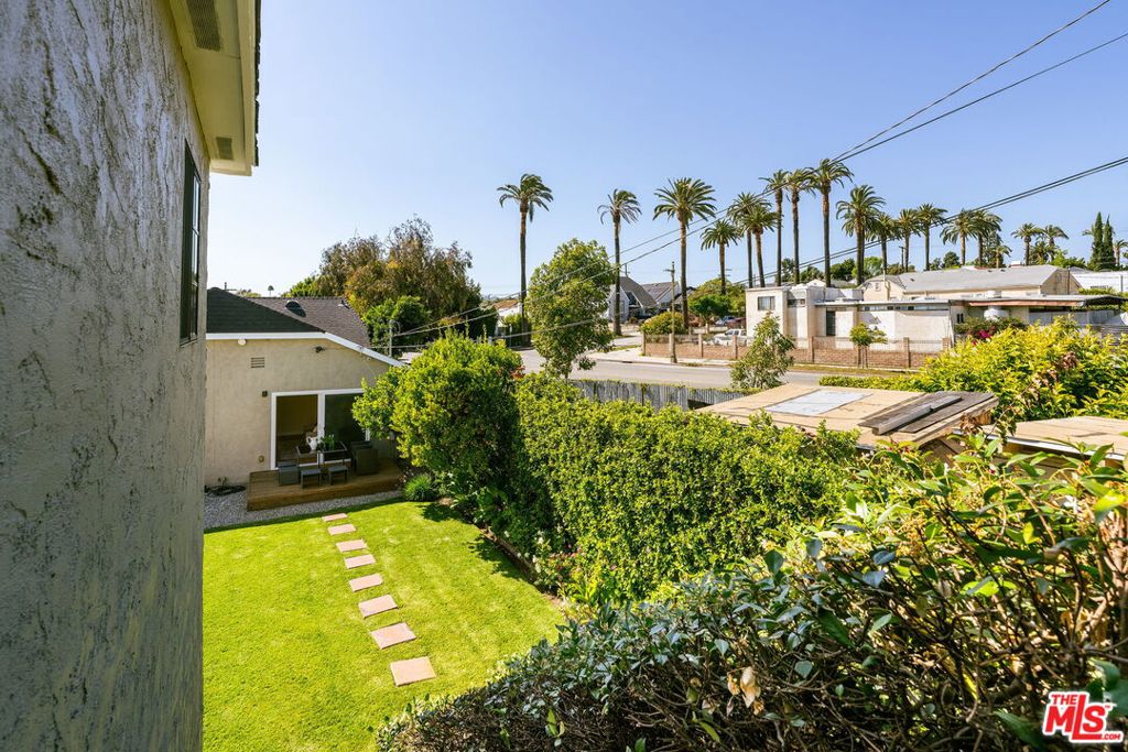 1026 S Windsor Boulevard Property Photo 71