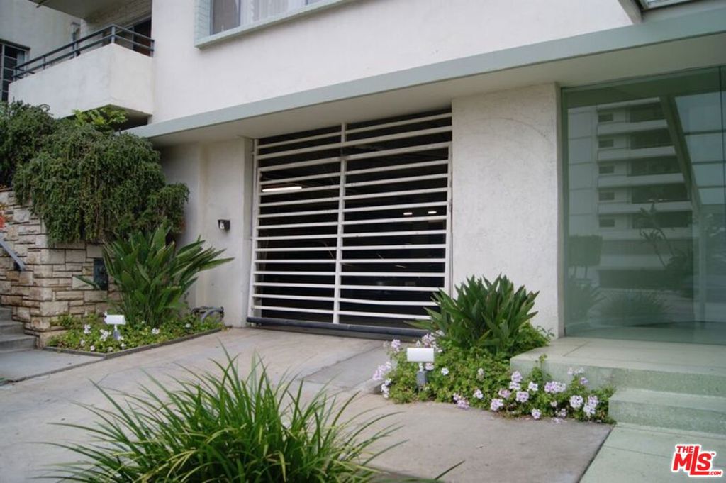 10655 Wilshire Boulevard 301 Property Photo 3