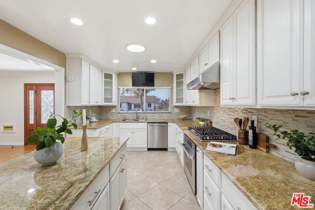 2018 W 147th Street Property Photo 9