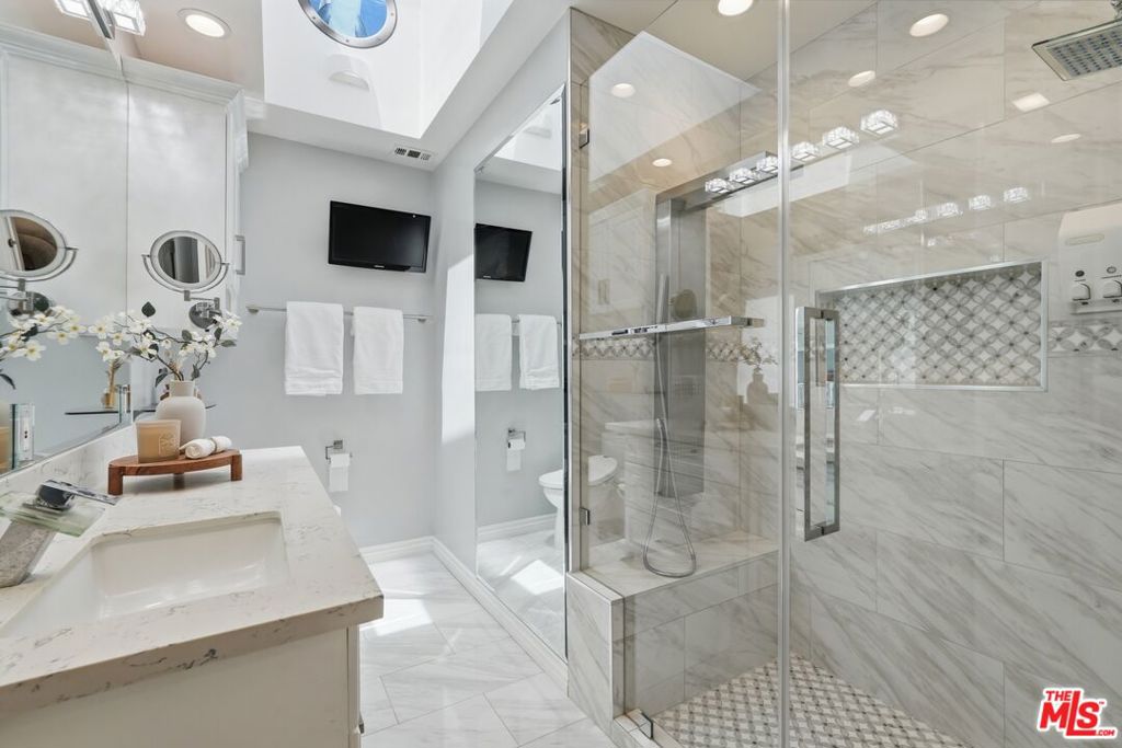 2018 W 147th Street Property Photo 16