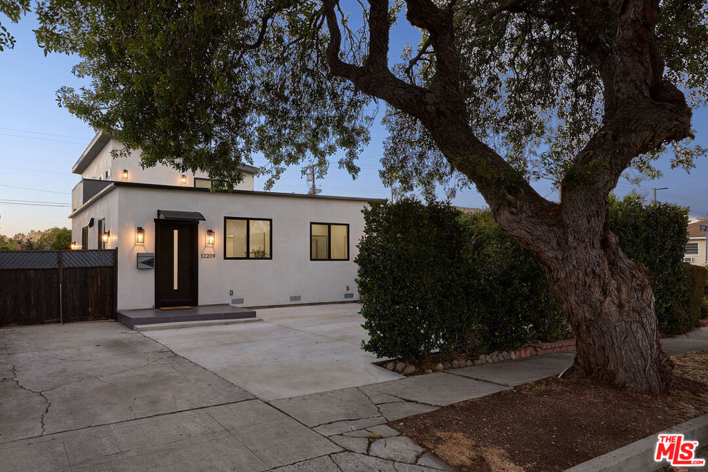 12209 Havelock Avenue Property Photo 3