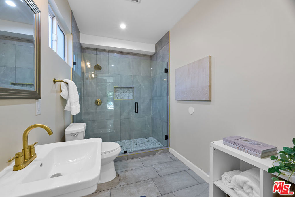 12209 Havelock Avenue Property Photo 15