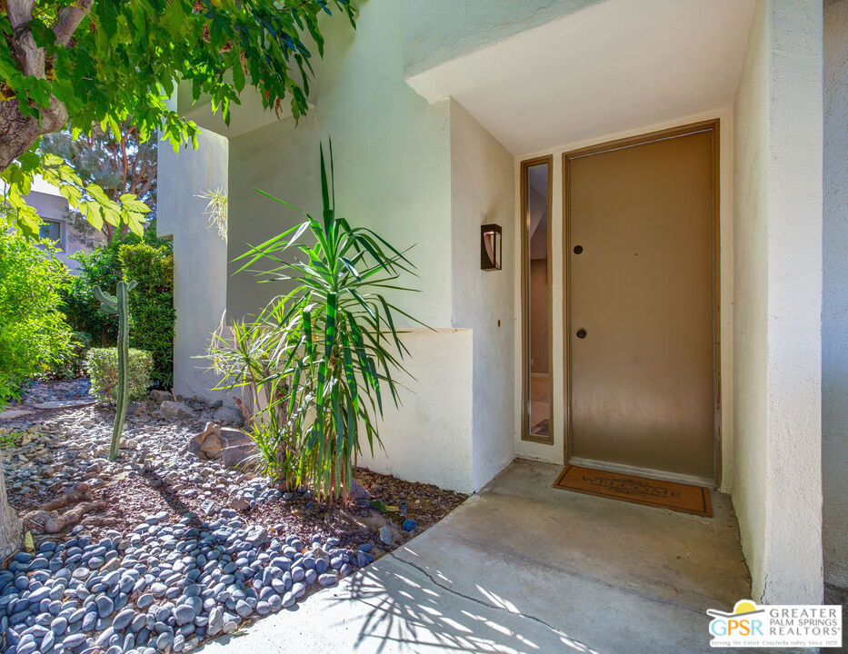 48734 Desert Flower Drive Property Photo 4