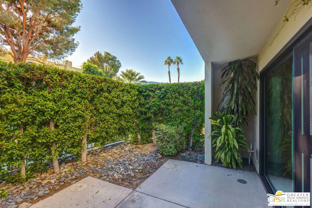 48734 Desert Flower Drive Property Photo 9