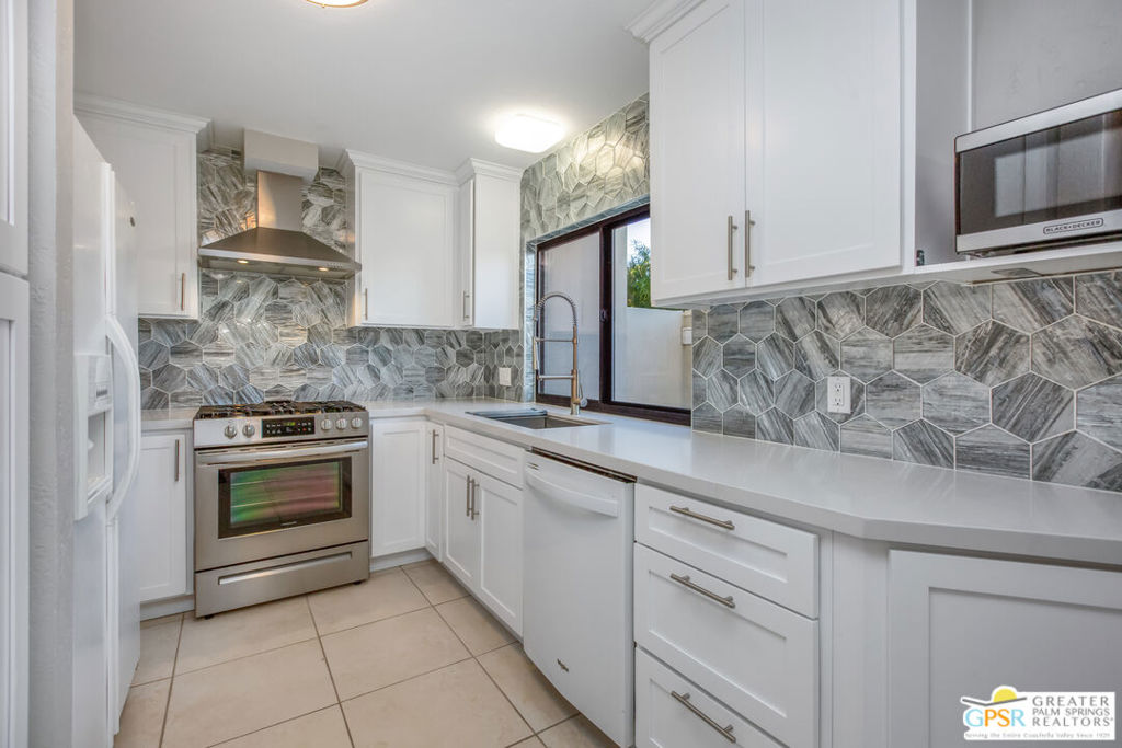 48734 Desert Flower Drive Property Photo 13