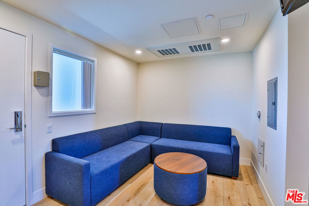 1073 Exposition Boulevard Property Photo 3