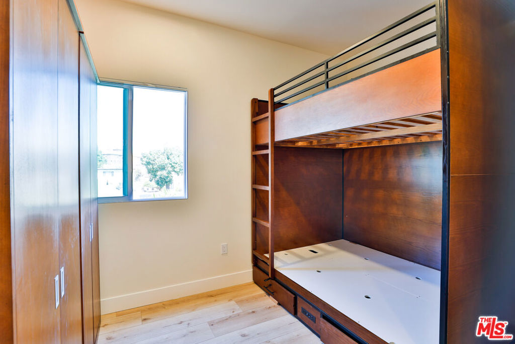 1073 Exposition Boulevard Property Photo 4