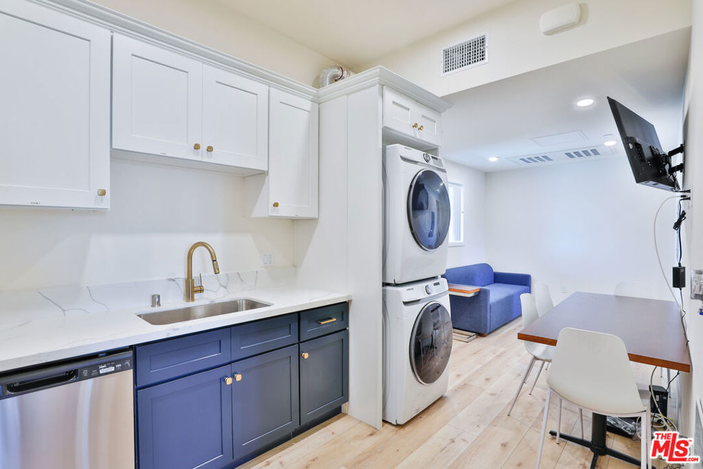1073 Exposition Boulevard Property Photo 6
