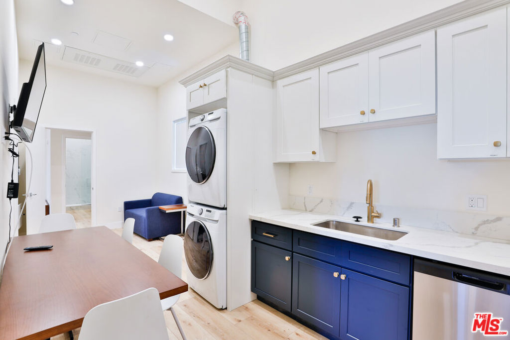 1073 Exposition Boulevard Property Photo 8