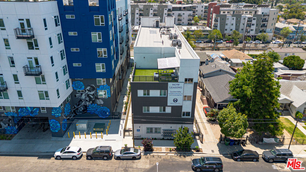 1073 Exposition Boulevard Property Photo 13