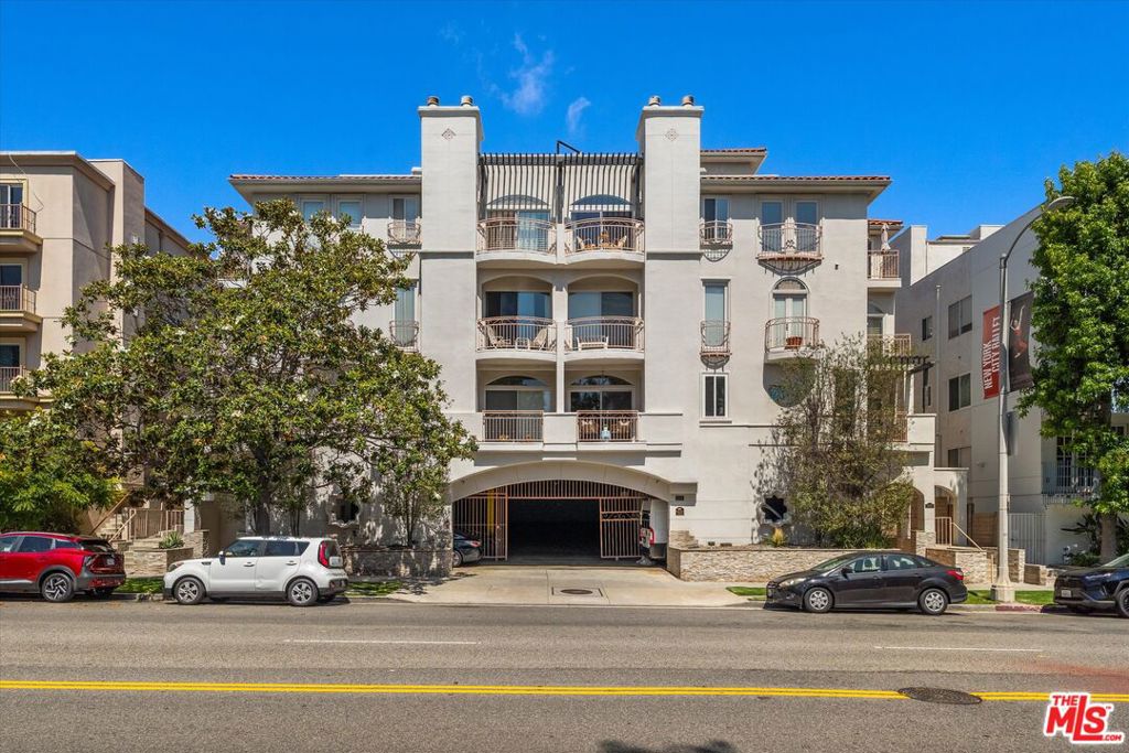 1920 S Beverly Glen Boulevard 101 Property Photo 3