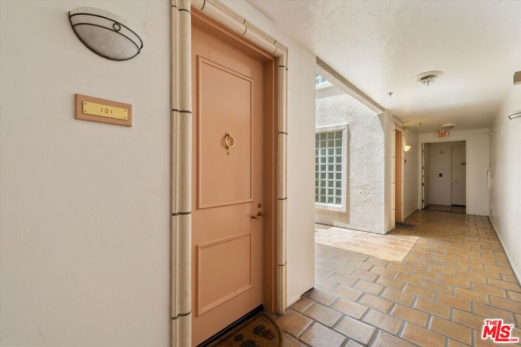 1920 S Beverly Glen Boulevard 101 Property Photo 4