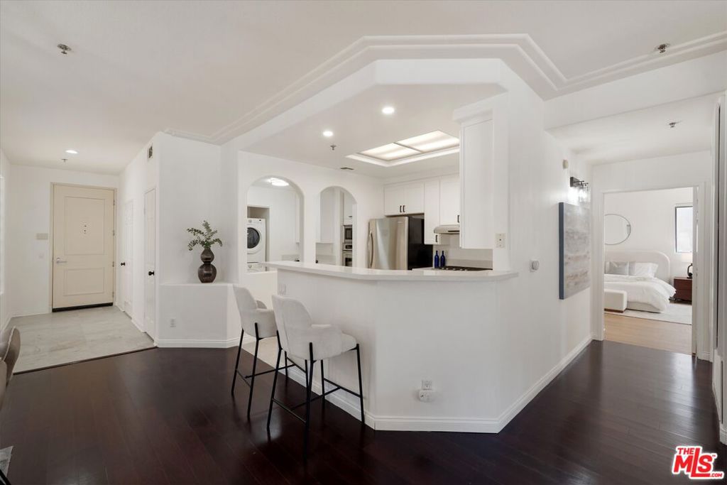 1920 S Beverly Glen Boulevard 101 Property Photo 6
