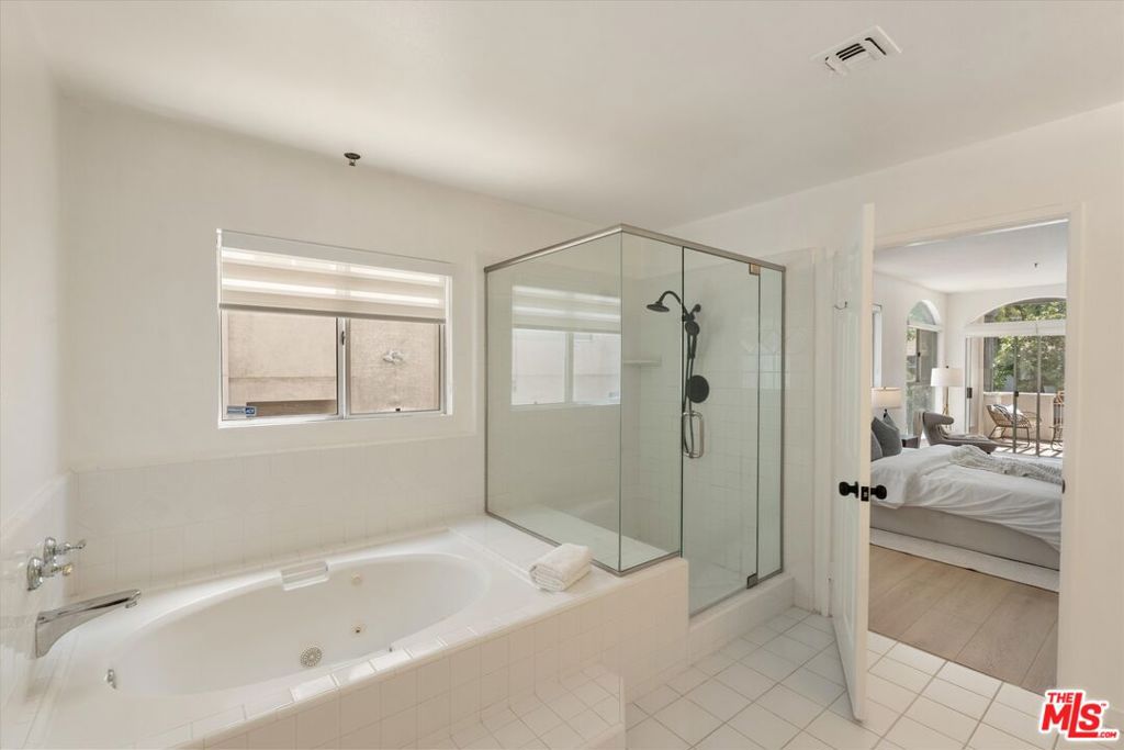 1920 S Beverly Glen Boulevard 101 Property Photo 24