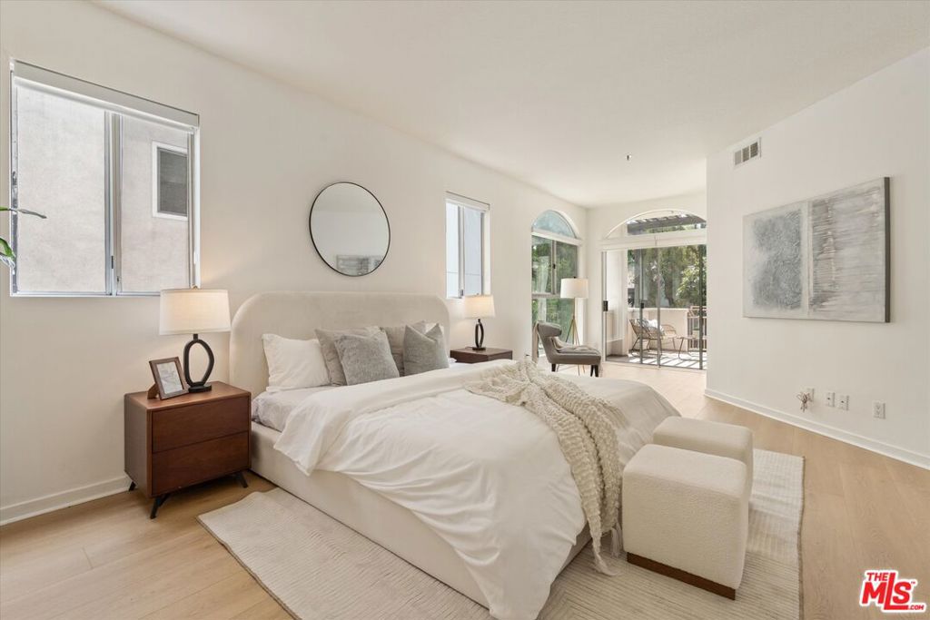 1920 S Beverly Glen Boulevard 101 Property Photo 25