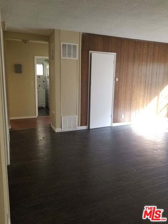 4106 Rosewood Avenue 5 Property Photo 3
