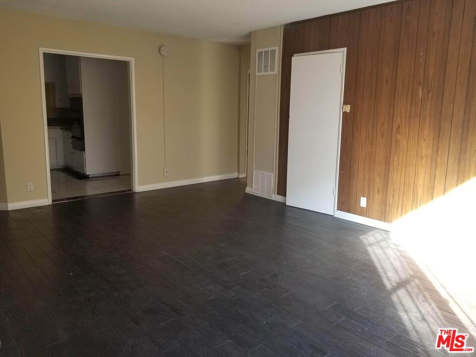 4106 Rosewood Avenue 5 Property Photo 4
