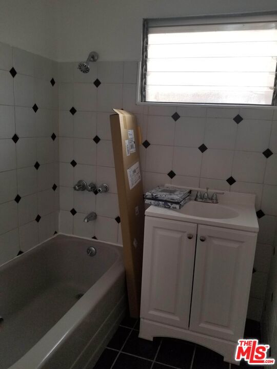 4106 Rosewood Avenue 5 Property Photo 8