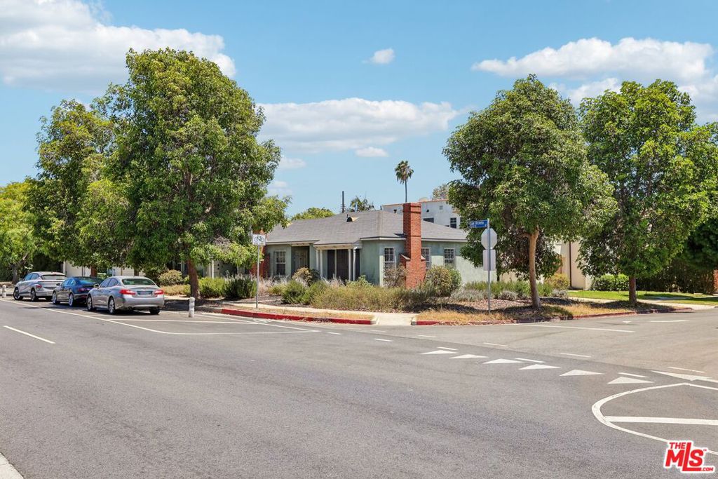 5218 San Vicente Boulevard Property Photo 8