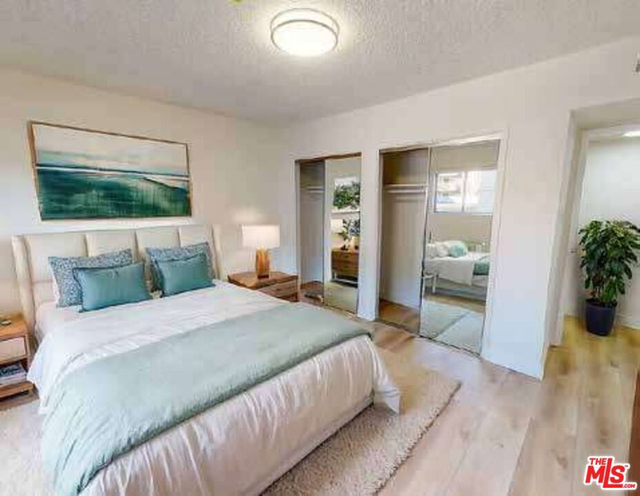 5150 Yarmouth Avenue Property Photo 7
