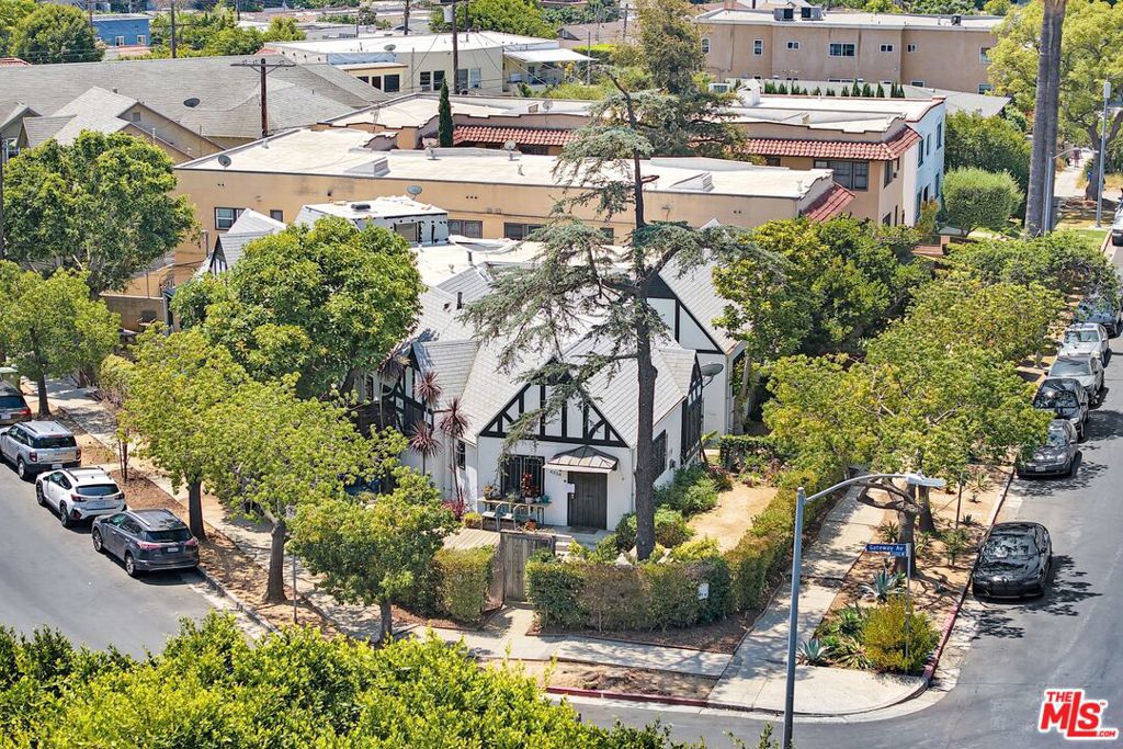 4326 Gateway Avenue Property Photo 1