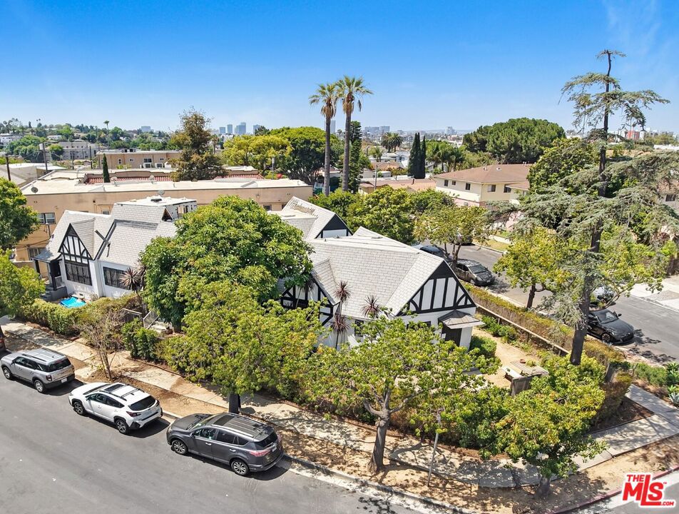 4326 Gateway Avenue Property Photo 4