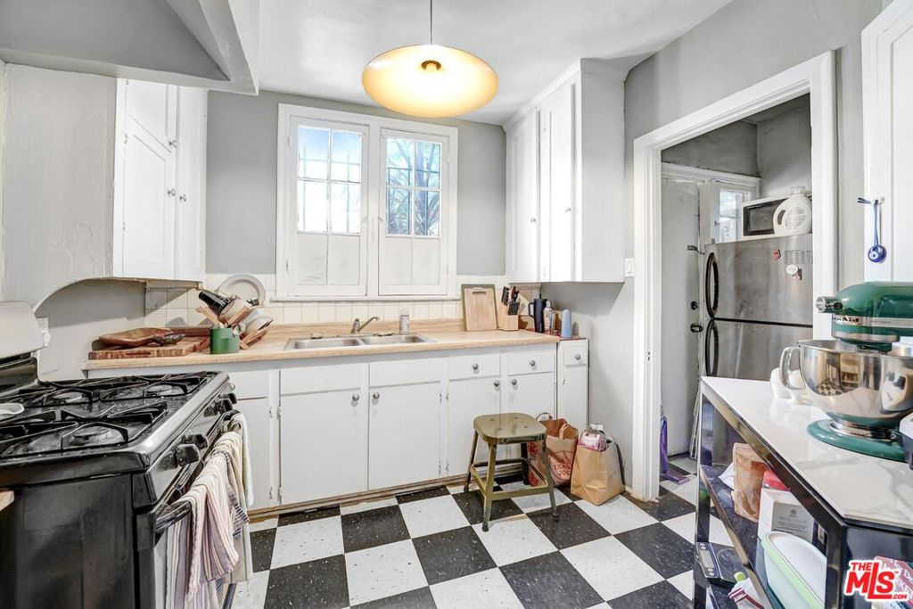 4326 Gateway Avenue Property Photo 14