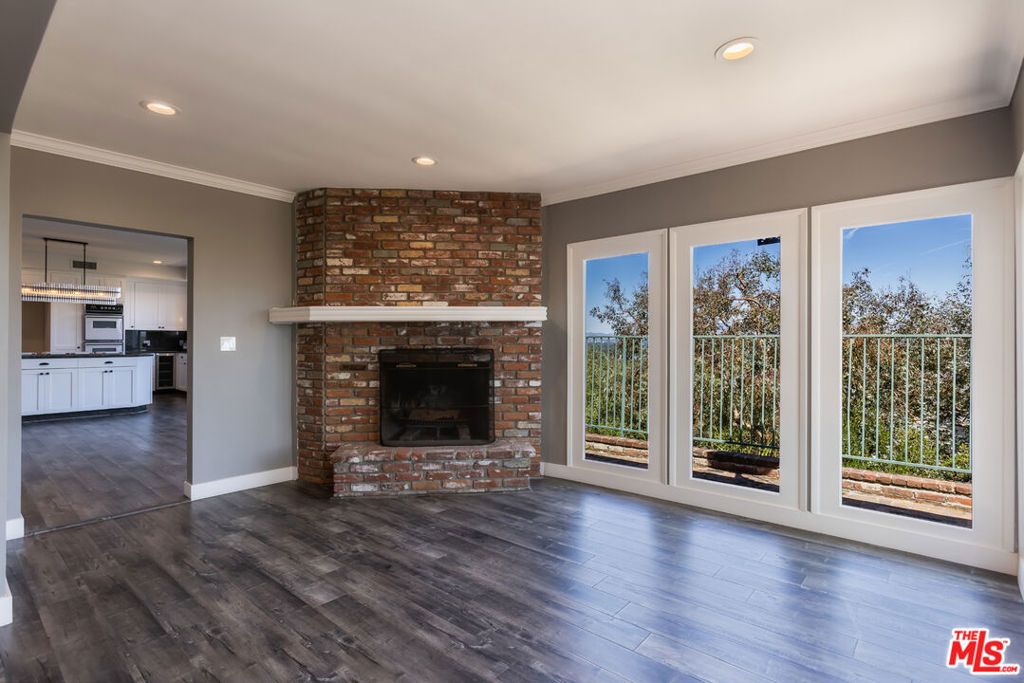 3661 Sunswept Drive Property Photo 7