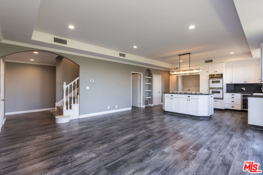 3661 Sunswept Drive Property Photo 8